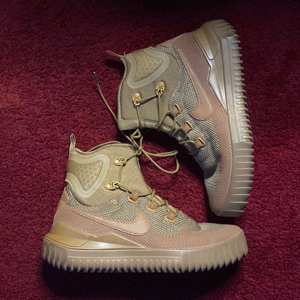 Nike reflective snow boots